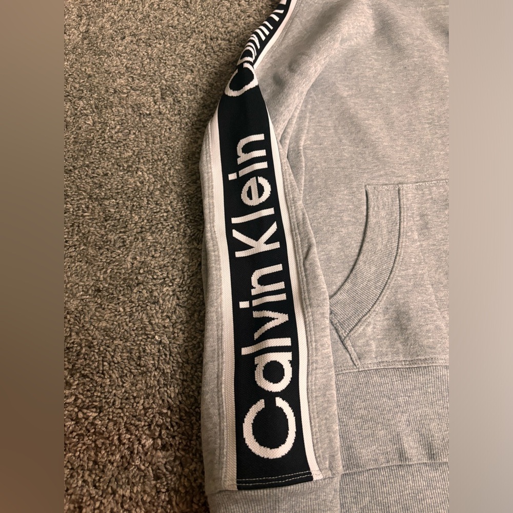 Sweatshirt - Picture 8 of 11